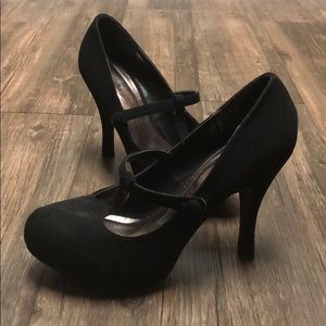 Qupid Black velvet heels